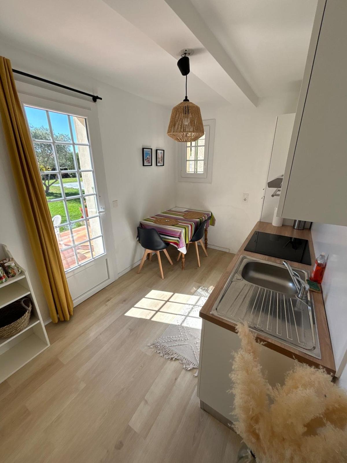 Studio En Provence Avec Piscine La Barben ภายนอก รูปภาพ