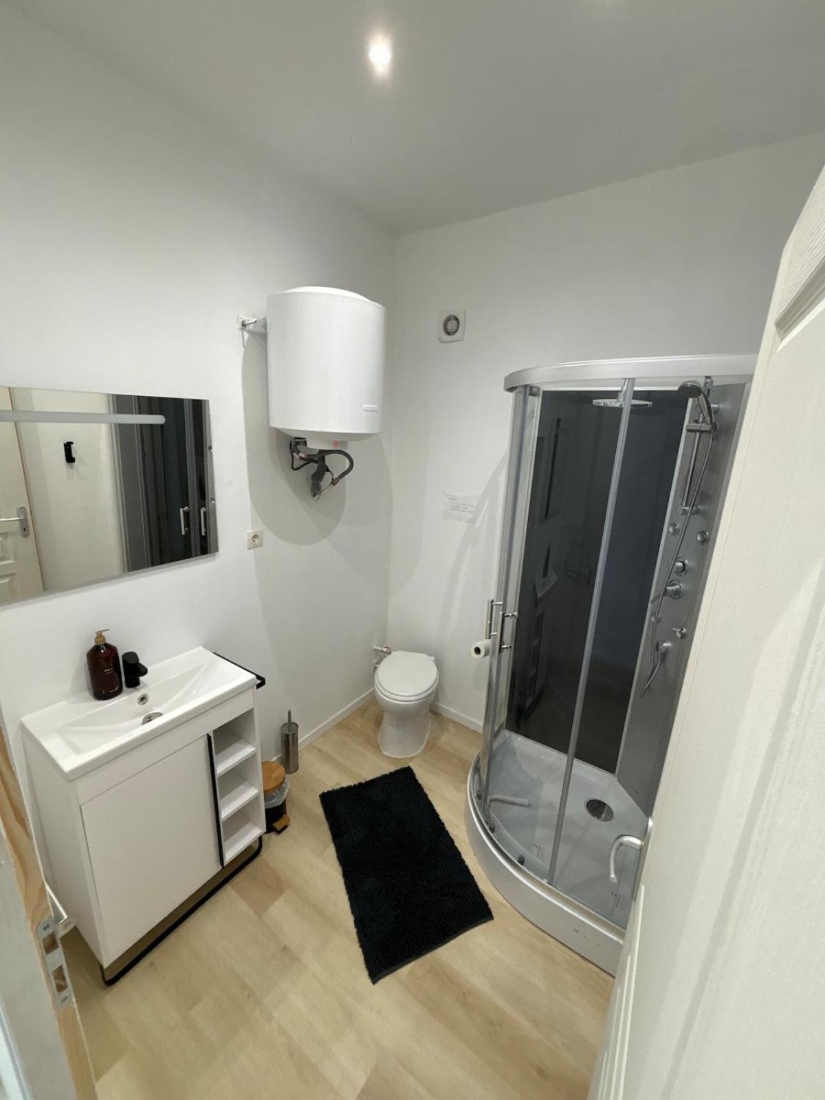 Studio En Provence Avec Piscine La Barben ภายนอก รูปภาพ