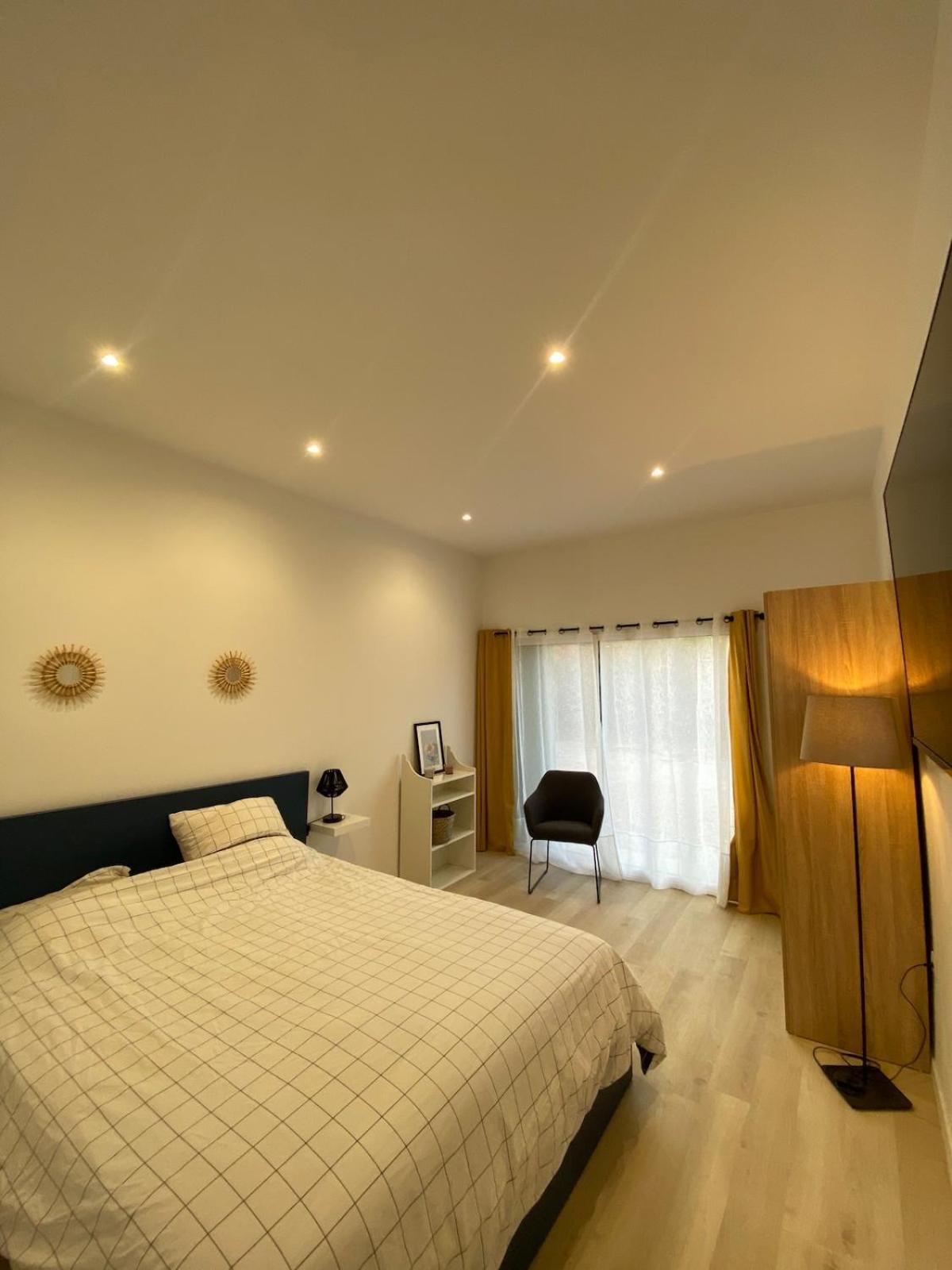 Studio En Provence Avec Piscine La Barben ภายนอก รูปภาพ