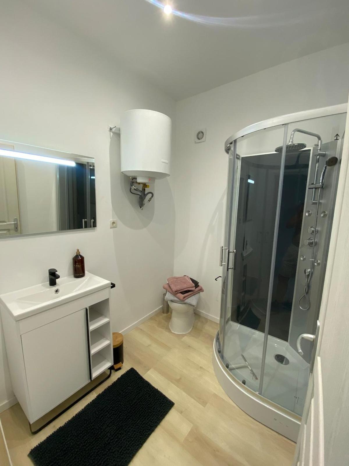 Studio En Provence Avec Piscine La Barben ภายนอก รูปภาพ