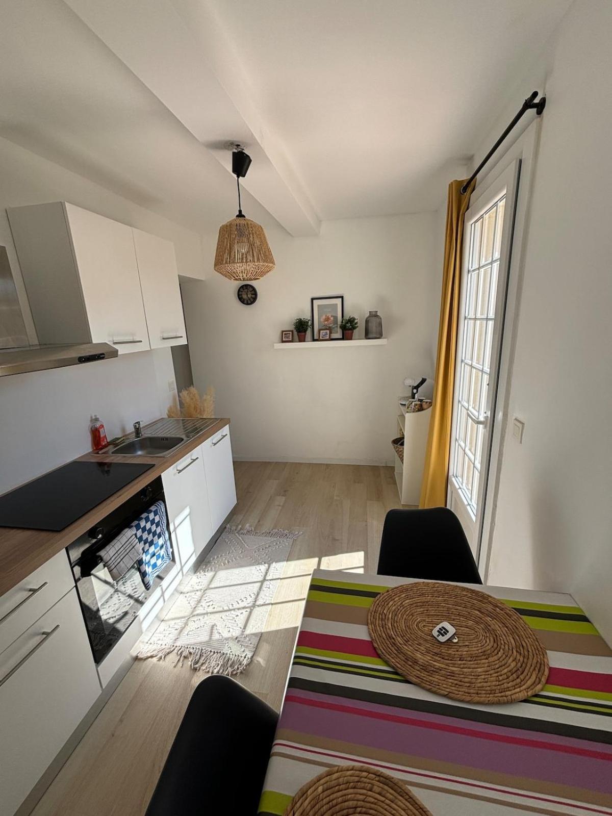 Studio En Provence Avec Piscine La Barben ภายนอก รูปภาพ
