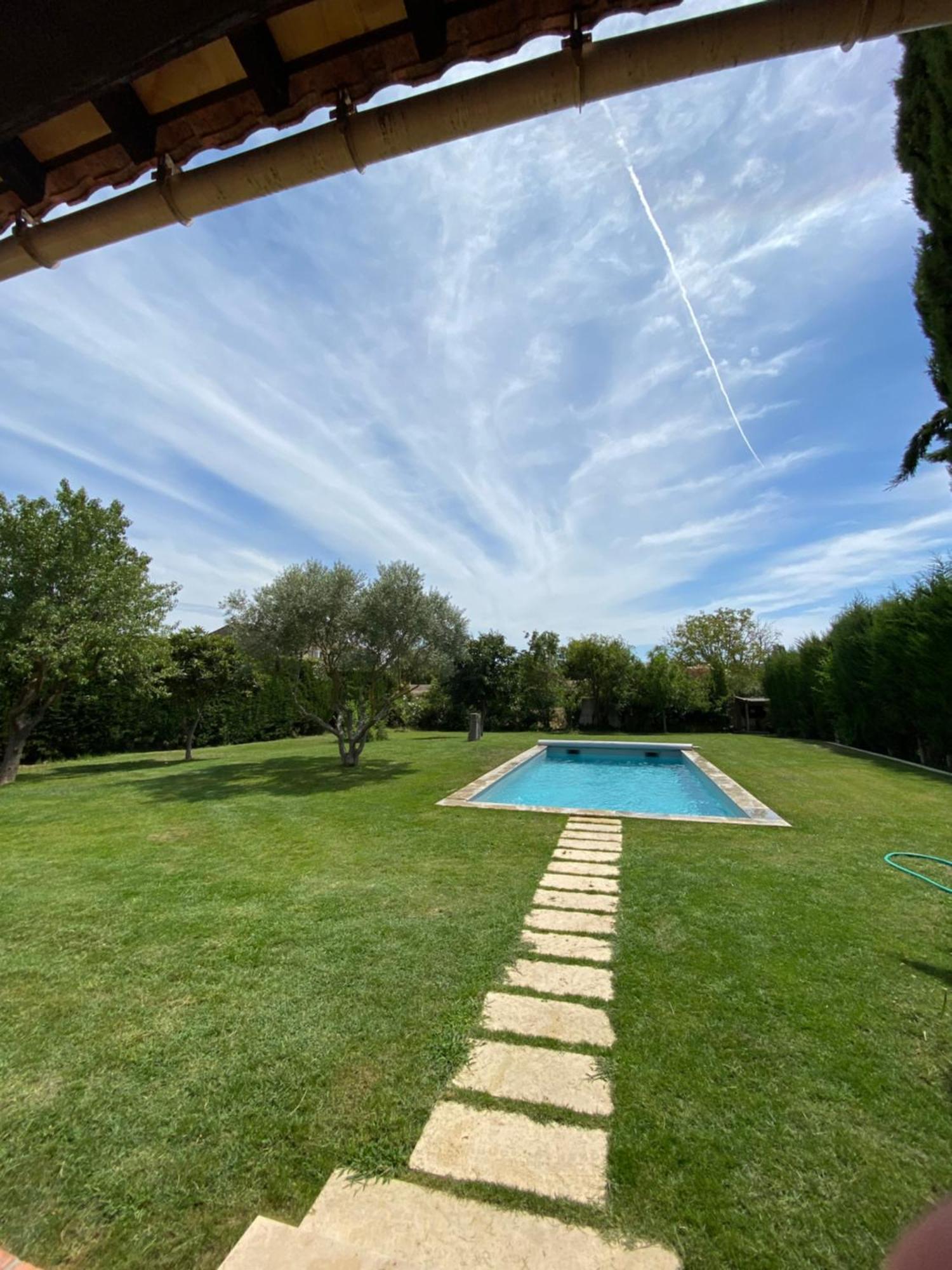 Studio En Provence Avec Piscine La Barben ภายนอก รูปภาพ